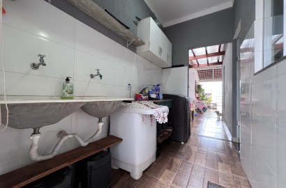 Casa á Venda com 3 Quartos no Residencial Interlagos em Rio Verde GO